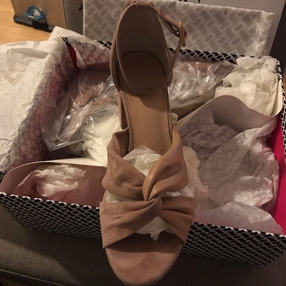 DVF Squared Heel Sandal - Picture 5 of 8